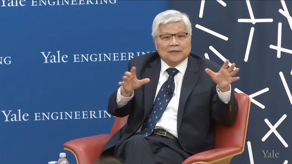 CC Wei giving a talk to Yale University students