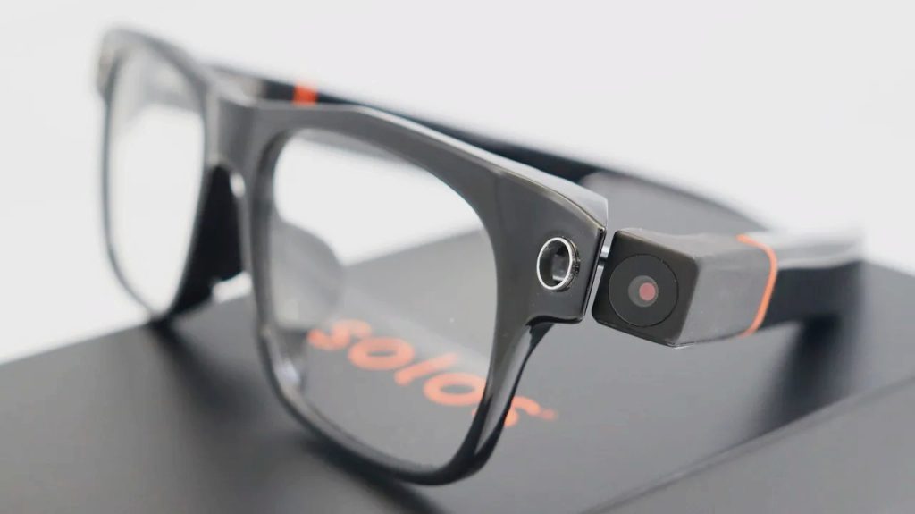 Solos AirGo Vision معرفی شد؛ اولین عینک هوشمند جهان با GPT-4o