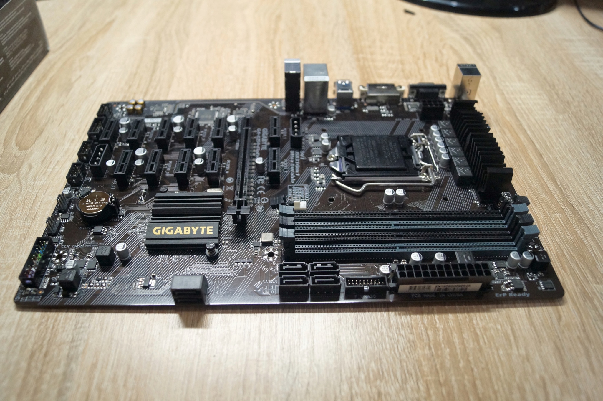 مادربورد GIGABYTE B250 FINTECH DDR4 (نسل 6 و 7)با جعبه - شهرکامپیوتر